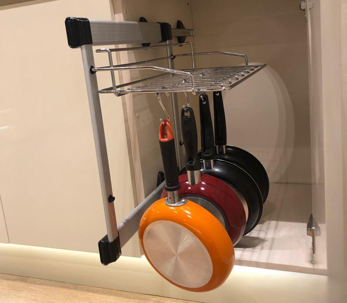PANS RACK PULL-OUT